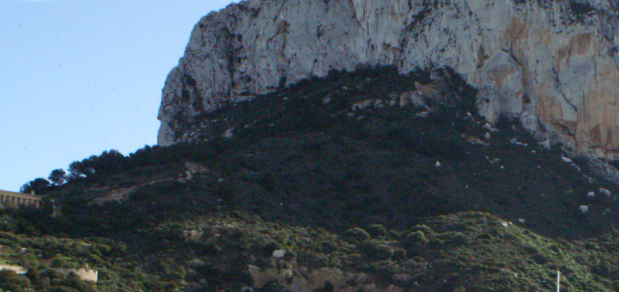 Ladera del Peñon d'Ifac, donde está el poblado